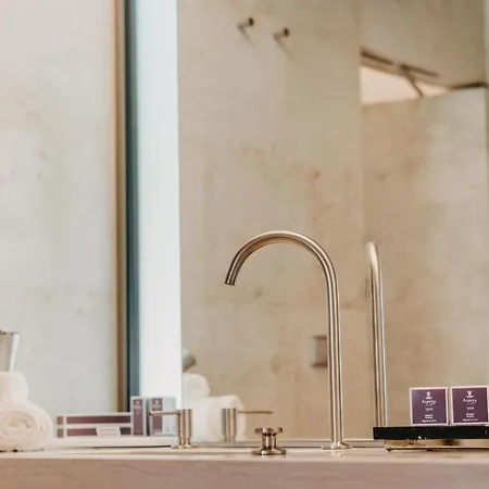 Zori Timeless 5* フヴァル