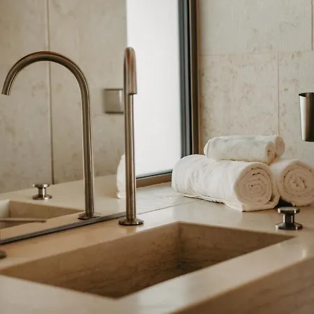 Zori Timeless 5* フヴァル