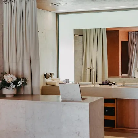 Zori Timeless ホテル フヴァル