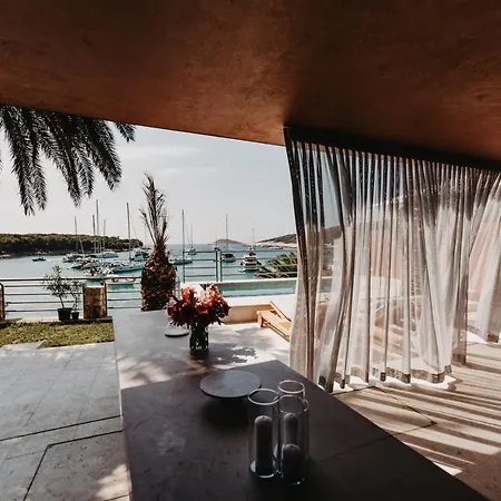 Zori Timeless ホテル フヴァル